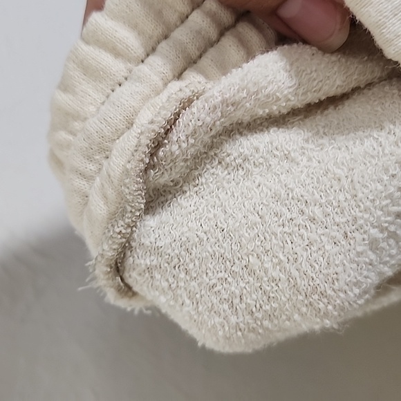 Off white sweats with drawstring and two pockets in front sz M - Picture 9 of 10